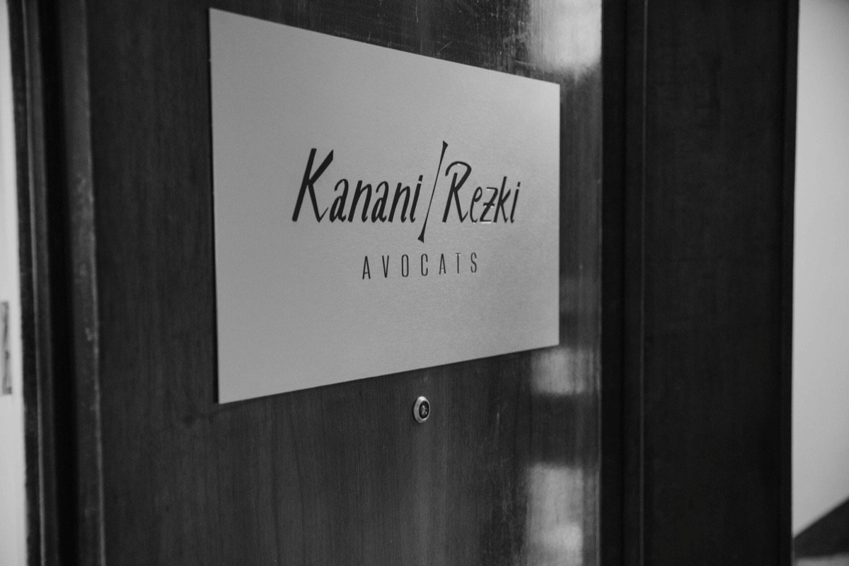La plaque Kanani/Rezki Avocats à l'entrée de l'Étude